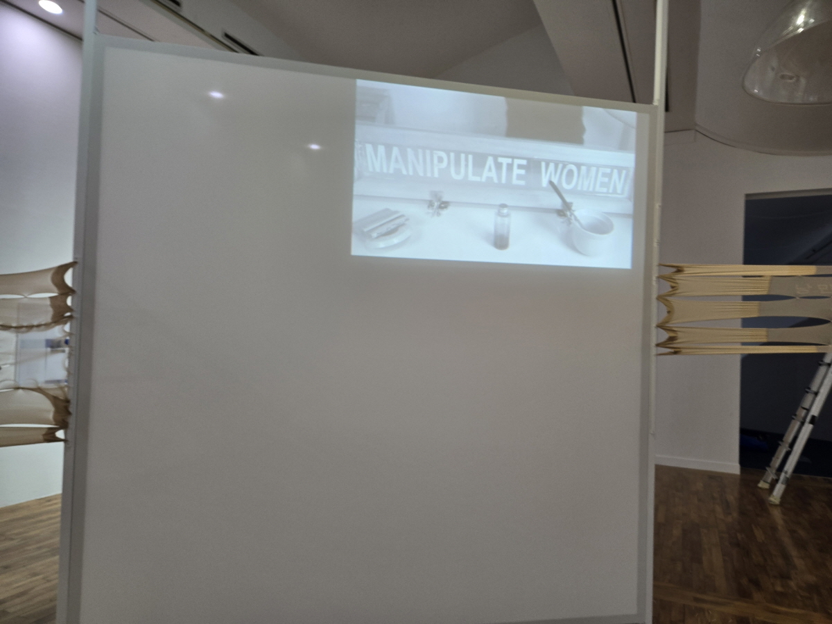 부드럽게 걸어요, 그대 내 꿈 위를 걷고 있기에