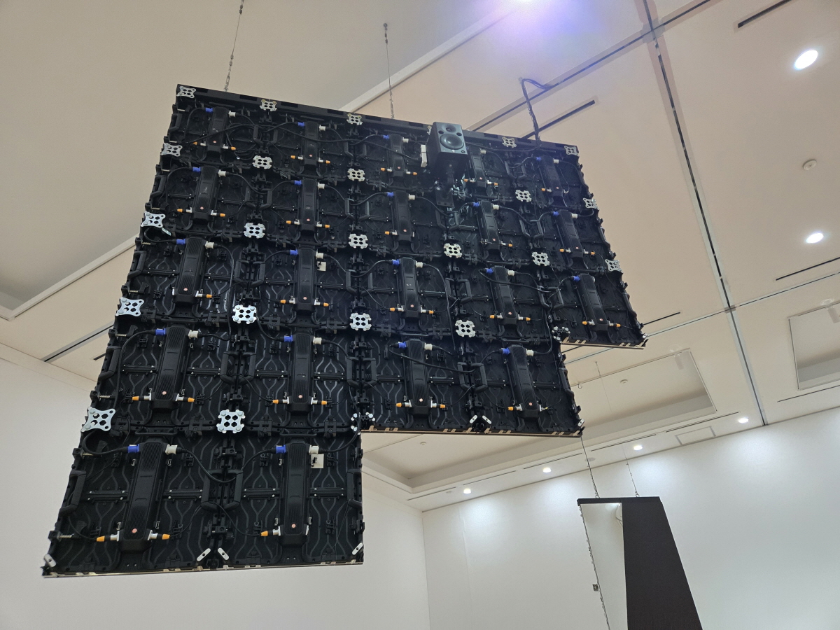 부드럽게 걸어요, 그대 내 꿈 위를 걷고 있기에